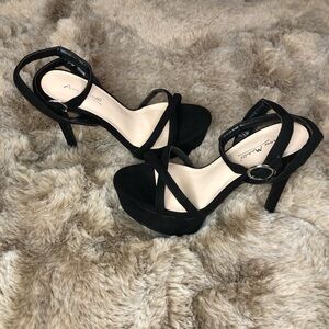 Anne Michelle Black Knockout Platform Ankle Strap Stiletto Heels NWOT